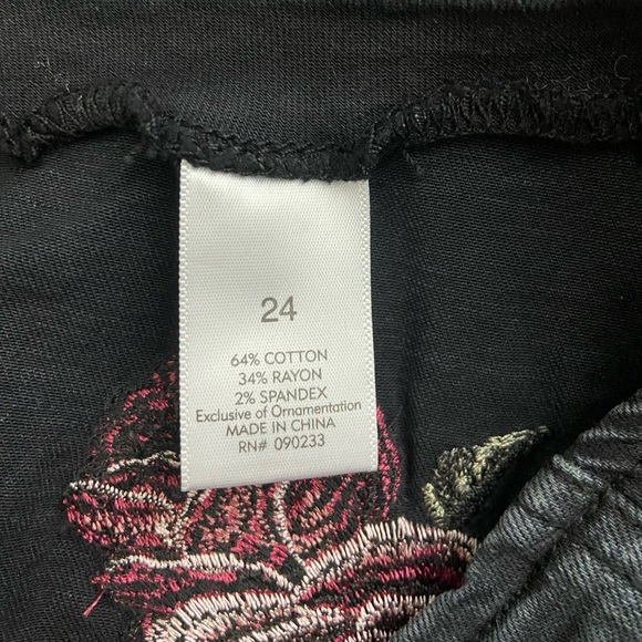 Pacsun x kendall + kylie black denim miniskirt with floral embroidery, size S - Picture 6 of 6